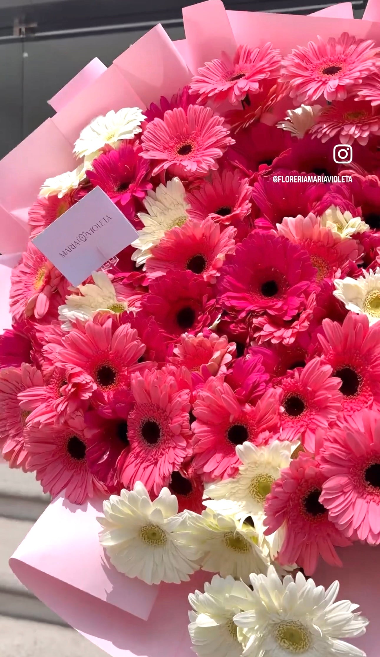 Ramo de 100 gerberas con envio a domicilio en Puebla. Floreria en Puebla.