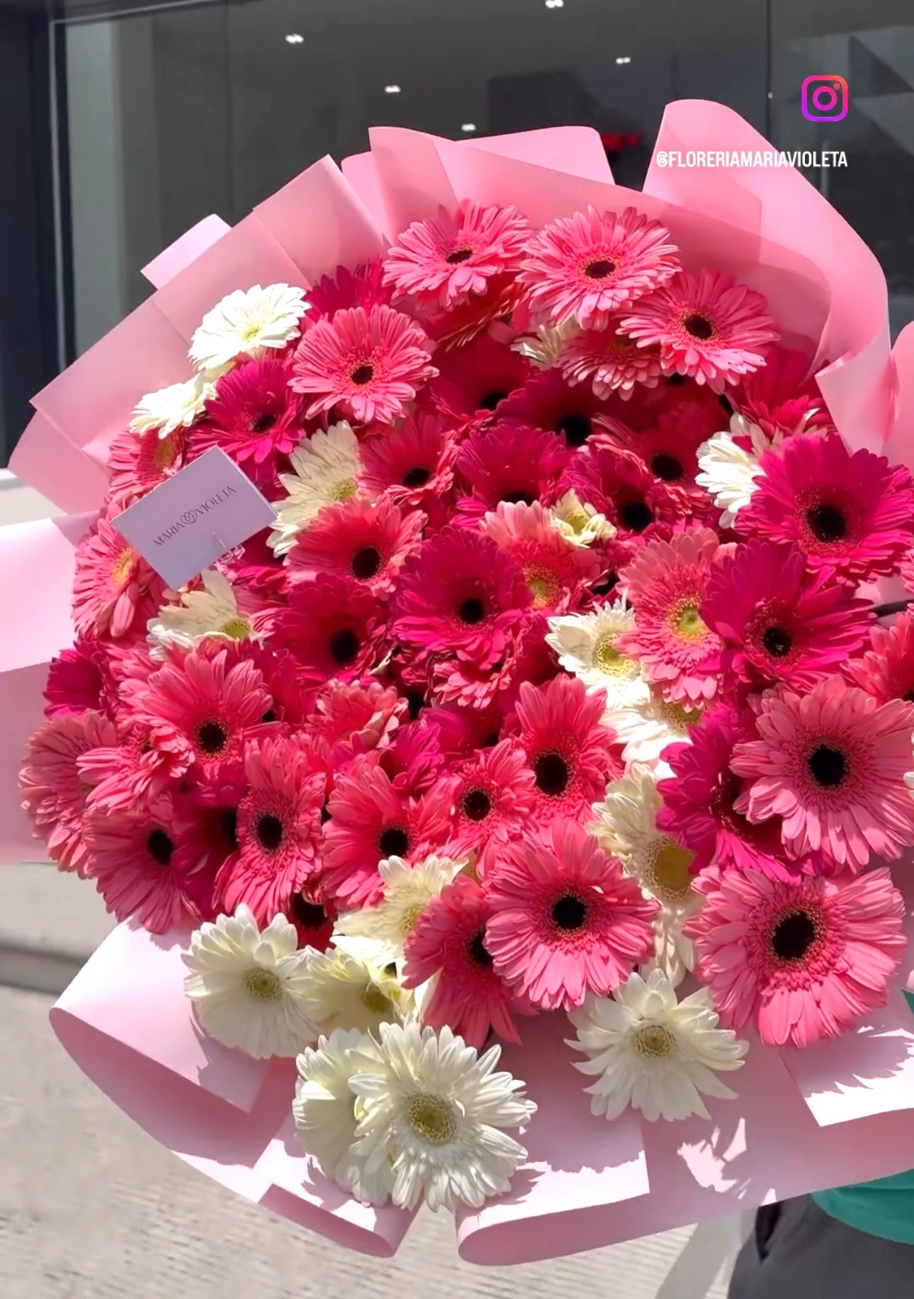 Ramo de 100 gerberas con envio a domicilio en Puebla. Floreria en Puebla.