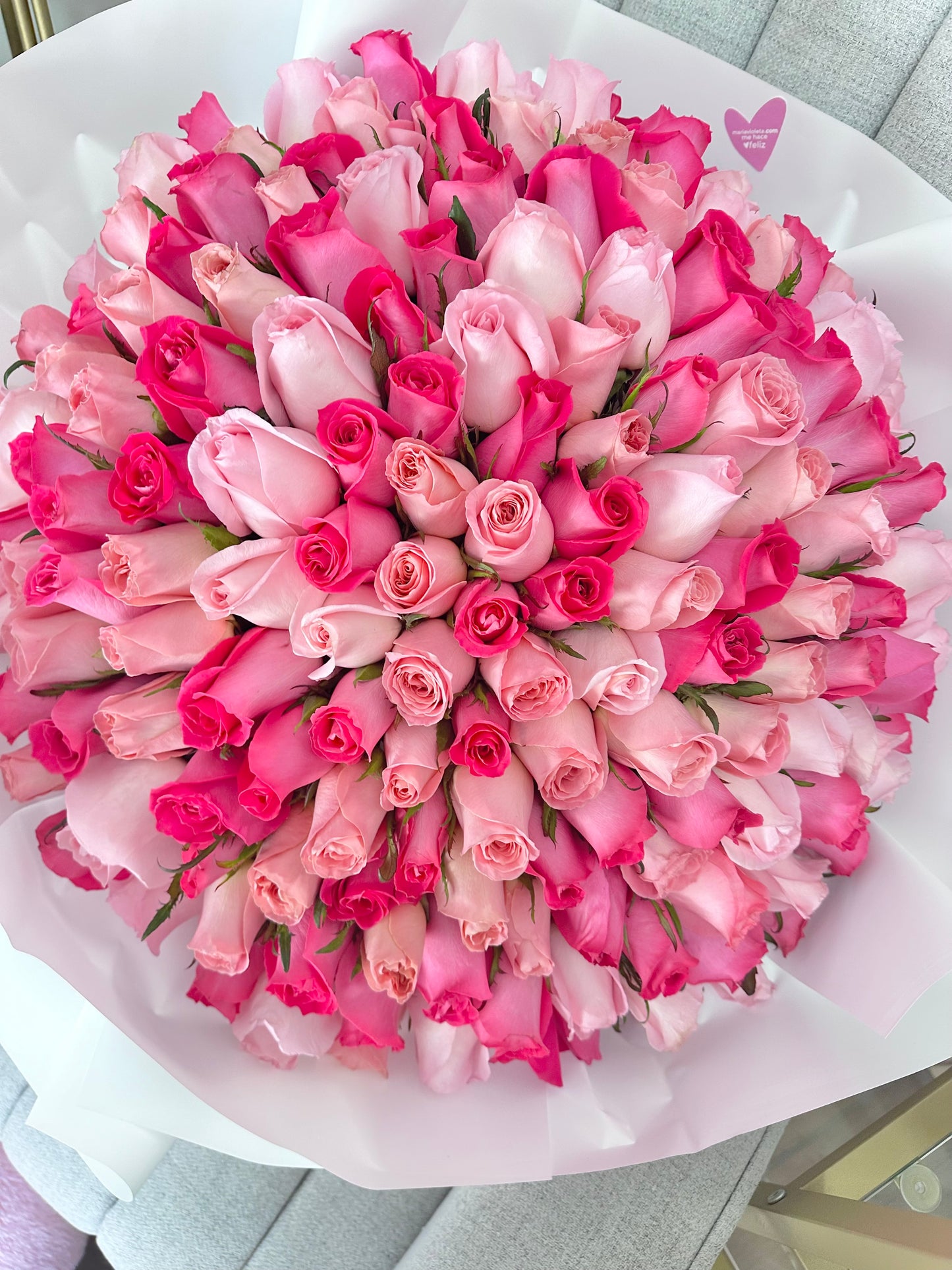 Ramo de 200 rosas, ramo buchón con envio a domicilio en Puebla. Floreria en Puebla.
